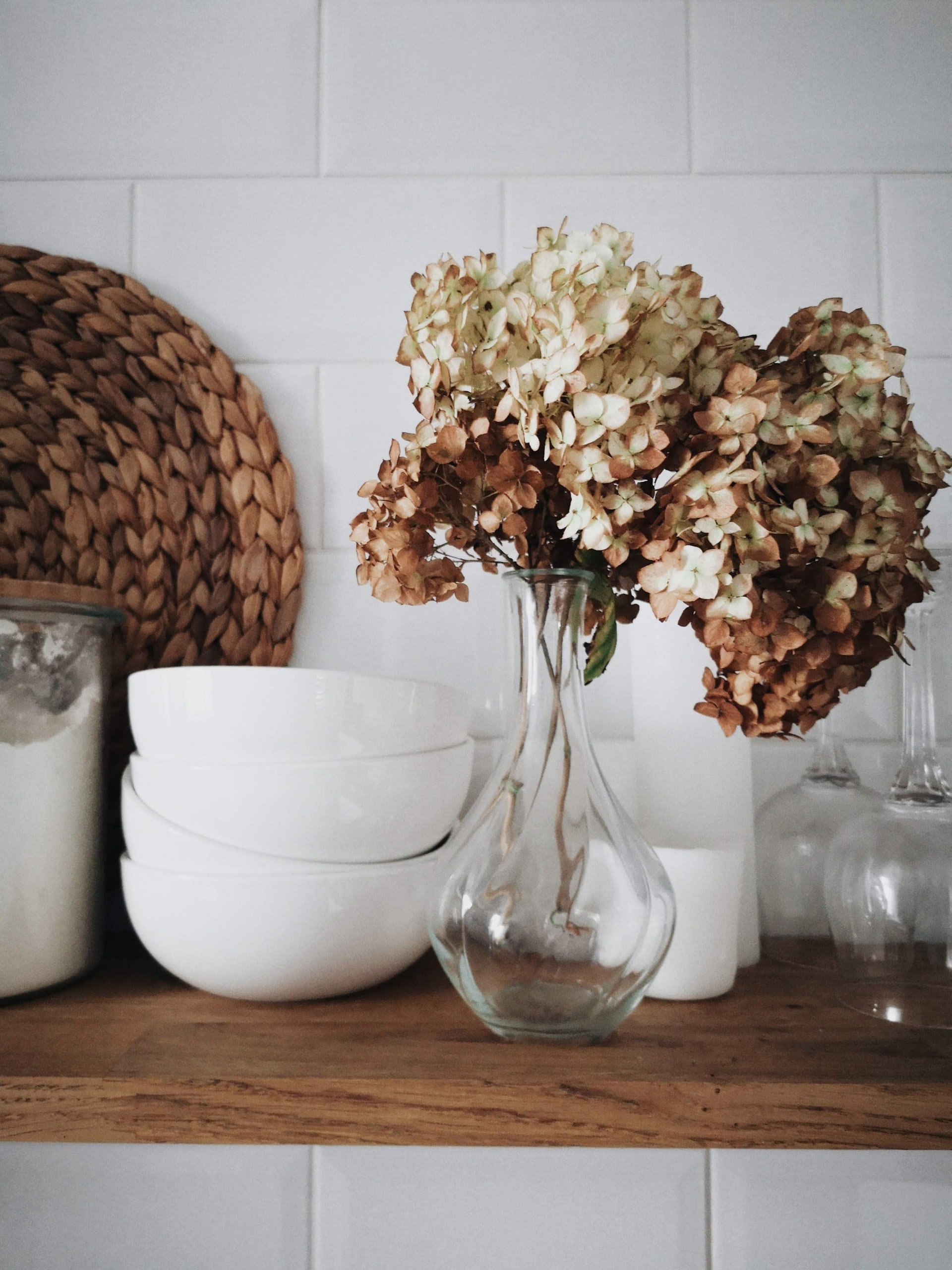 bohemian decor trend - dried flowers